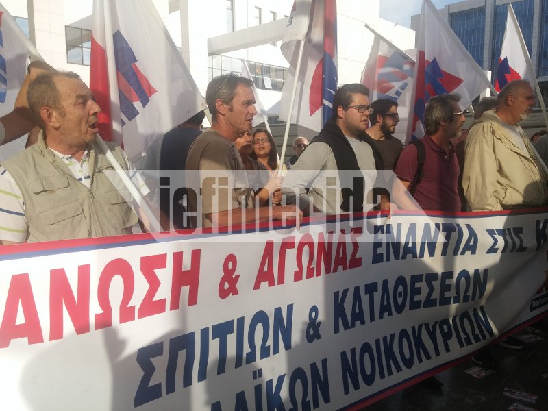 Νέο... μπλόκο και ένταση στο Ειρηνοδικείο για τους πλειστηριασμούς [εικόνες & βίντεο] | iefimerida.gr 4