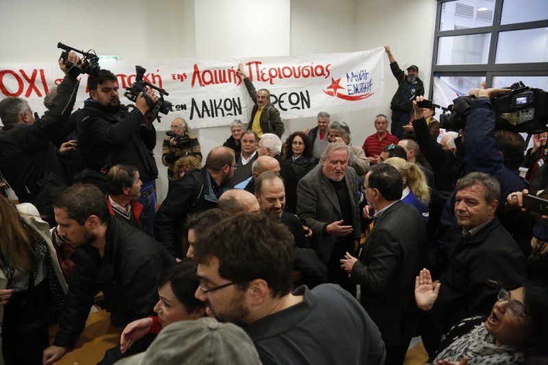 Νέο «μπλόκο» σε πλειστηριασμούς -Ενταση σε Αθήνα και Θεσσαλονίκη [εικόνες & βίντεο] | iefimerida.gr 0