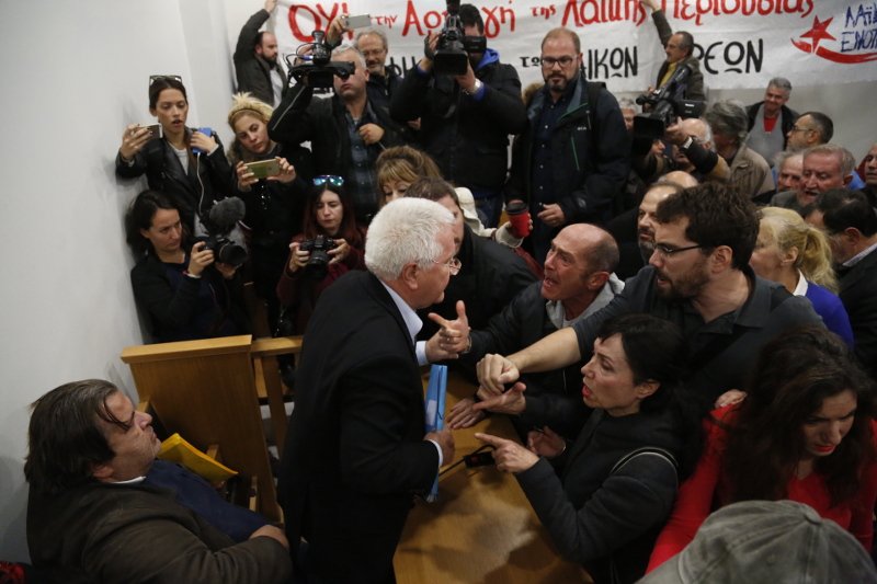 Νέο «μπλόκο» σε πλειστηριασμούς -Ενταση σε Αθήνα και Θεσσαλονίκη [εικόνες & βίντεο] | iefimerida.gr 1