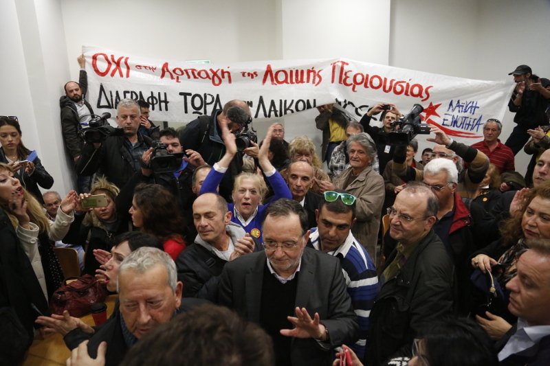 Νέο «μπλόκο» σε πλειστηριασμούς -Ενταση σε Αθήνα και Θεσσαλονίκη [εικόνες & βίντεο] | iefimerida.gr 2