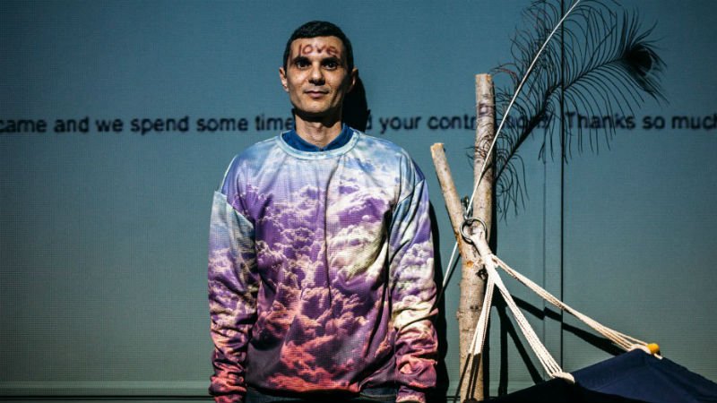 Φώτα νέον του Αγγελου Πλέσσα στην γκαλερί Breeder [εικόνες] | iefimerida.gr 0