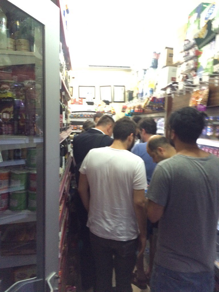 Πλιάτσικο στα καταστήματα της Κωνσταντινούπολης [εικόνες] | iefimerida.gr 0