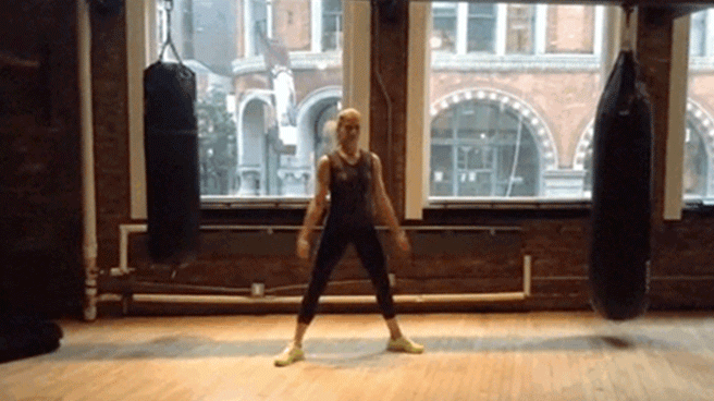 Με αυτές τις ασκήσεις σε τέσσερις εβδομάδες θα φορέσετε τις πιο τολμηρές φούστες -Πόδια σαν της Τζολί [gif] | iefimerida.gr 3