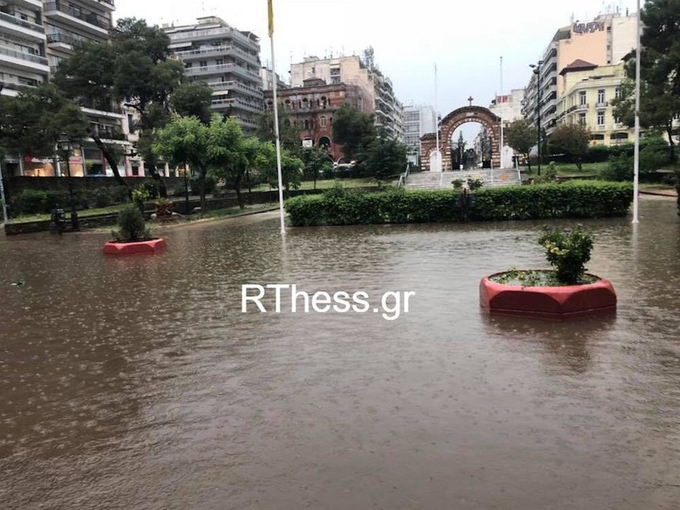 Η Θεσσαλονίκη «βούλιαξε» από τη θεομηνία-Μετρά πληγές, 24 ώρες χωρίς νερό | iefimerida.gr 5