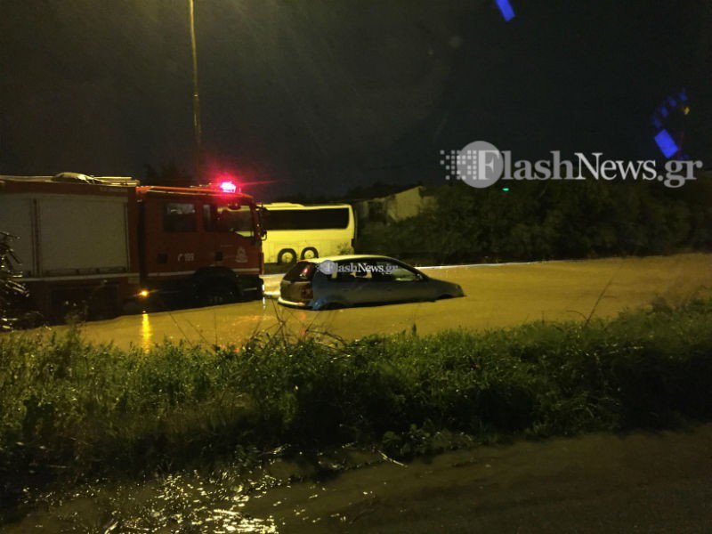 Χάος στα Χανιά από την κακοκαιρία -Κατολισθήσεις, χείμαρροι οι δρόμοι, εγκλωβίστηκαν οδηγοί [εικόνες & βίντεο] | iefimerida.gr 5