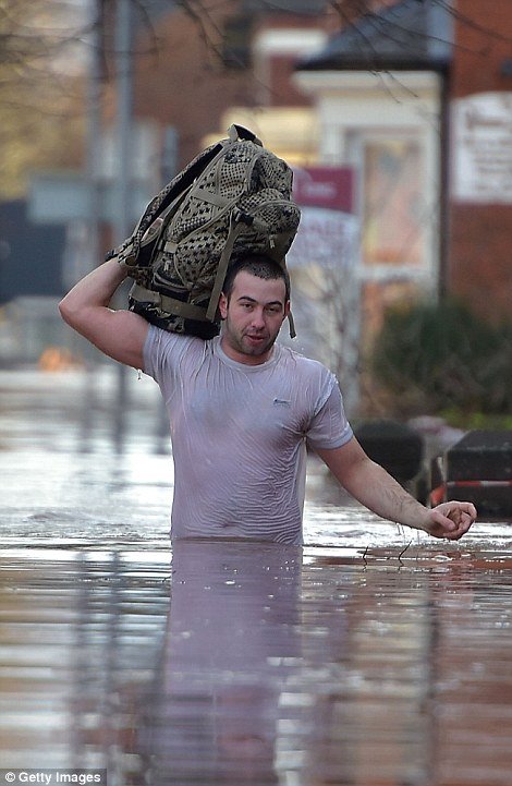 Καταρράκτης που είχε στερέψει από εκατοντάδες χρόνια δημιουργήθηκε ξανά μετά τη νεροποντή -Είναι πλέον ο μεγαλύτερος στην Αγγλία [εικόνες] | iefimerida.gr 16