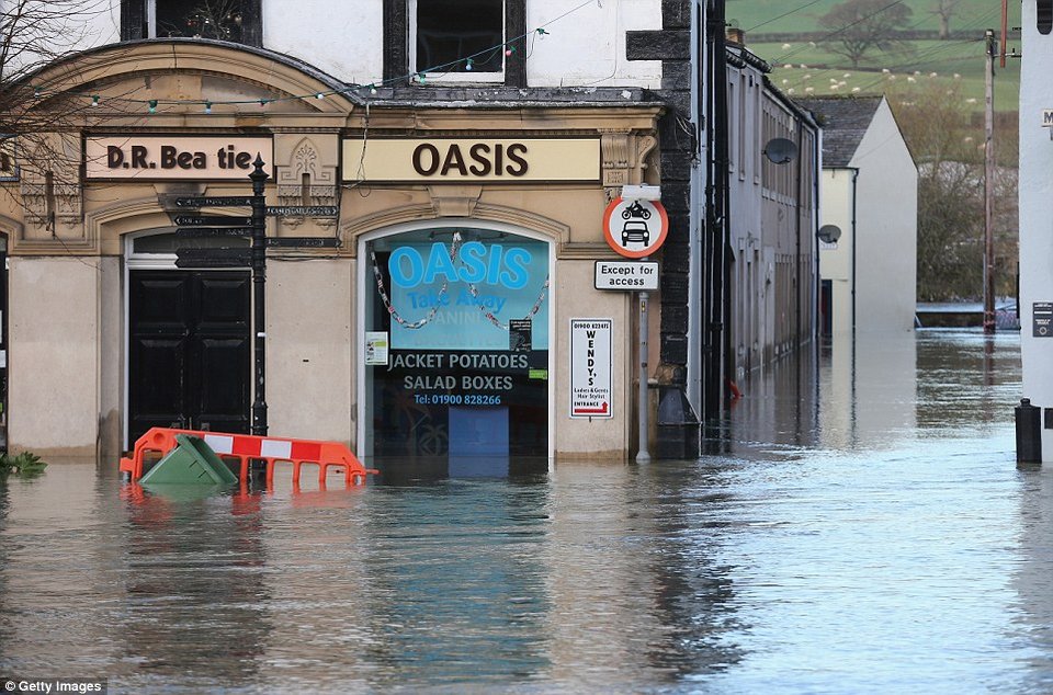 Καταρράκτης που είχε στερέψει από εκατοντάδες χρόνια δημιουργήθηκε ξανά μετά τη νεροποντή -Είναι πλέον ο μεγαλύτερος στην Αγγλία [εικόνες] | iefimerida.gr 18