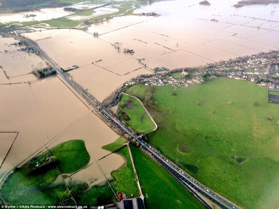 Καταρράκτης που είχε στερέψει από εκατοντάδες χρόνια δημιουργήθηκε ξανά μετά τη νεροποντή -Είναι πλέον ο μεγαλύτερος στην Αγγλία [εικόνες] | iefimerida.gr 2