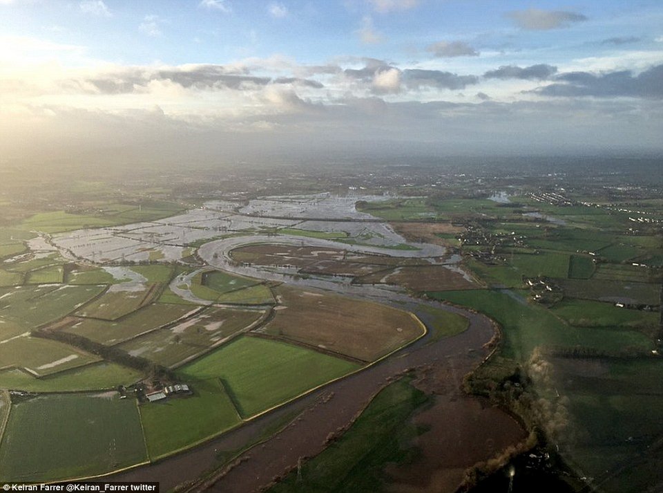 Καταρράκτης που είχε στερέψει από εκατοντάδες χρόνια δημιουργήθηκε ξανά μετά τη νεροποντή -Είναι πλέον ο μεγαλύτερος στην Αγγλία [εικόνες] | iefimerida.gr 8