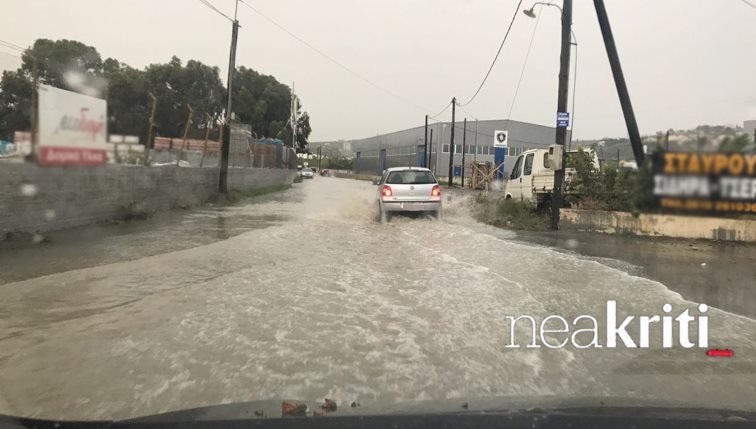 Ποτάμια οι δρόμοι στο Ηράκλειο της Κρήτης -Πλημμύρισαν πάρκινγκ μετά από βροχόπτωση [εικόνες] | iefimerida.gr 0