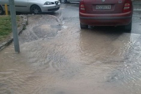 Σε ποτάμι μετατράπηκαν οι δρόμοι της Θεσσαλονίκης [εικόνες & βίντεο] | iefimerida.gr 2