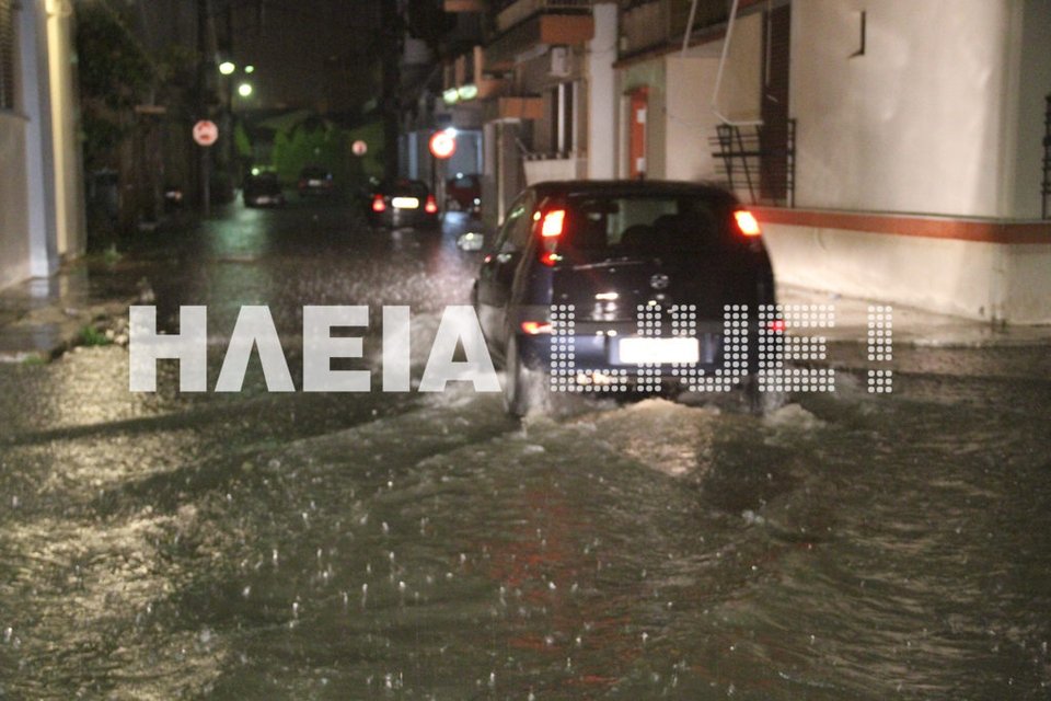Με σούπερ-πούμα απεγκλωβίζουν κατοίκους σε χωριό της Ηλείας [εικόνες] | iefimerida.gr 0