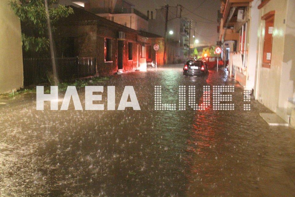 Με σούπερ-πούμα απεγκλωβίζουν κατοίκους σε χωριό της Ηλείας [εικόνες] | iefimerida.gr 2