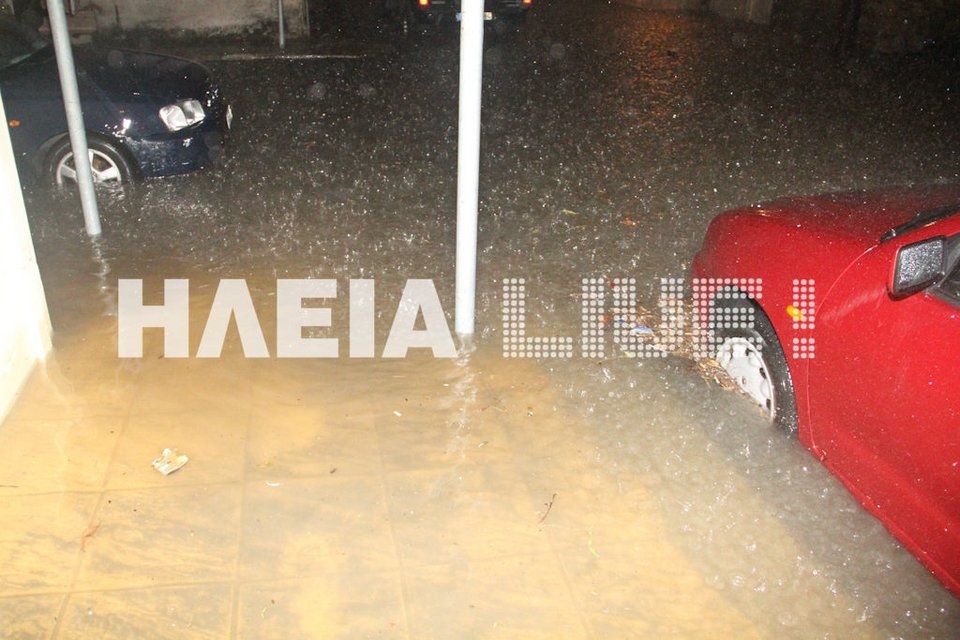 Με σούπερ-πούμα απεγκλωβίζουν κατοίκους σε χωριό της Ηλείας [εικόνες] | iefimerida.gr 4