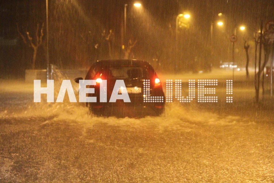 Με σούπερ-πούμα απεγκλωβίζουν κατοίκους σε χωριό της Ηλείας [εικόνες] | iefimerida.gr 5