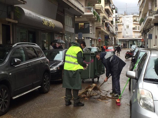 «Ντροπή σας» -Οργή πλημμυροπαθών του Αγρινίου κατά Σκουρλέτη [βίντεο] | iefimerida.gr 12