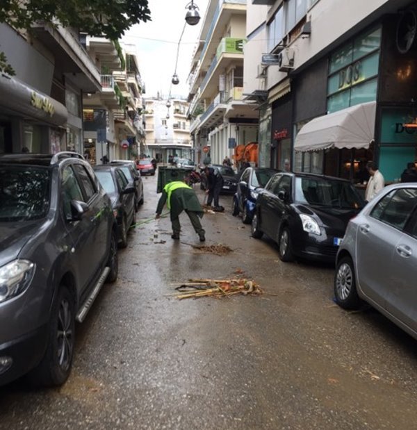 «Ντροπή σας» -Οργή πλημμυροπαθών του Αγρινίου κατά Σκουρλέτη [βίντεο] | iefimerida.gr 13