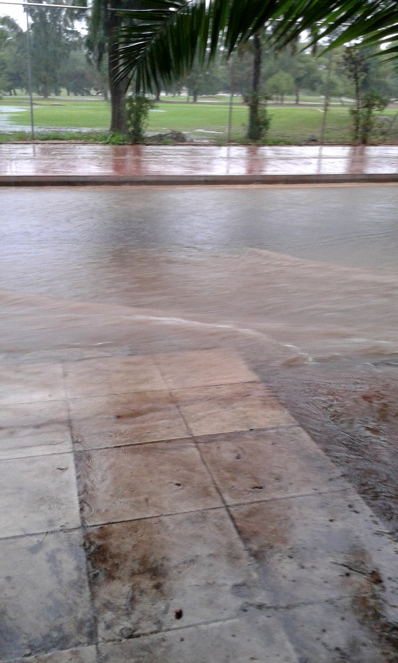 Πλημμύρισαν οι δρόμοι και στα νότια προάστια της Αθήνας [εικόνες] | iefimerida.gr 1