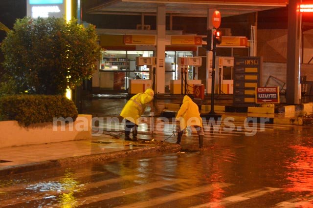 Μπουρίνι «σάρωσε» τον Βόλο -Πρωτοφανούς έντασης νεροποντή «έπνιξε» την πόλη [εικόνα] | iefimerida.gr 0