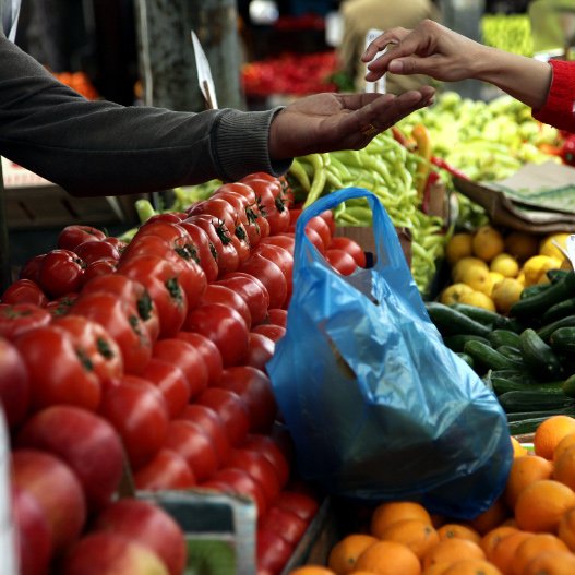 Κορυφώνεται η κίνηση στην αγορά -Πόσο κοστίζει το πασχαλινό τραπέζι [λίστα] | iefimerida.gr 0