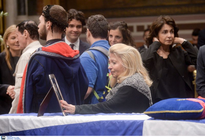 Πλήθος κόσμου στη Μητρόπολη για να αποχαιρετήσει τον Κωνσταντίνο Μητσοτάκη [εικόνες] | iefimerida.gr 12