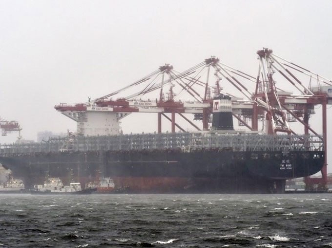 Χάος σε λιμάνι της Ταϊβάν από τον τυφώνα -Εσπασαν οι κάβοι πλοίου και έπλεε ακυβέρνητο [βίντεο & εικόνες] | iefimerida.gr 1