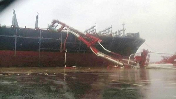 Χάος σε λιμάνι της Ταϊβάν από τον τυφώνα -Εσπασαν οι κάβοι πλοίου και έπλεε ακυβέρνητο [βίντεο & εικόνες] | iefimerida.gr 2