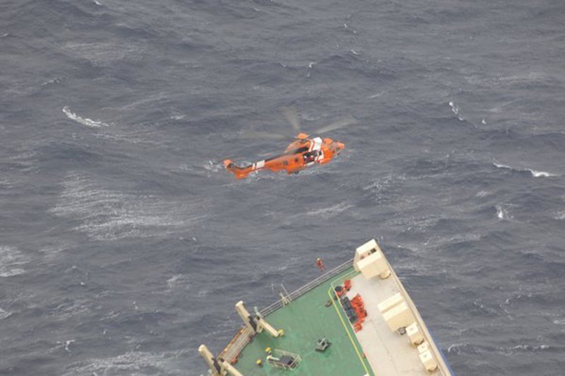 SOS στον Ατλαντικό -Ακυβέρνητο φορτηγό πλοίο εν μέσω θαλασσοταραχής [εικόνες & βίντεο] | iefimerida.gr 2