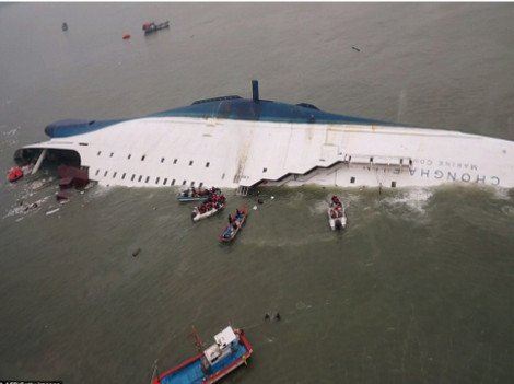 Εξι νεκροί, 300 αγνοούμενοι στο ναυάγιο στη Ν.Κορέα -Καρέ-καρέ η αγωνιώδης προσπάθεια επιβατών για να σωθούν [εικόνες] | iefimerida.gr 0