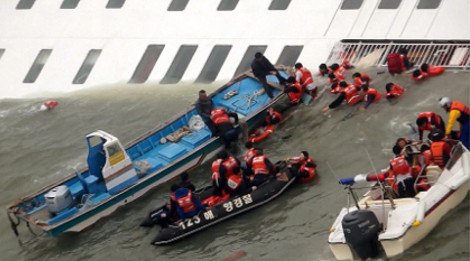 Εξι νεκροί, 300 αγνοούμενοι στο ναυάγιο στη Ν.Κορέα -Καρέ-καρέ η αγωνιώδης προσπάθεια επιβατών για να σωθούν [εικόνες] | iefimerida.gr 1