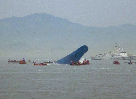 Εξι νεκροί, 300 αγνοούμενοι στο ναυάγιο στη Ν.Κορέα -Καρέ-καρέ η αγωνιώδης προσπάθεια επιβατών για να σωθούν [εικόνες] | iefimerida.gr 6