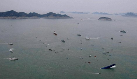 Εξι νεκροί, 300 αγνοούμενοι στο ναυάγιο στη Ν.Κορέα -Καρέ-καρέ η αγωνιώδης προσπάθεια επιβατών για να σωθούν [εικόνες] | iefimerida.gr 7