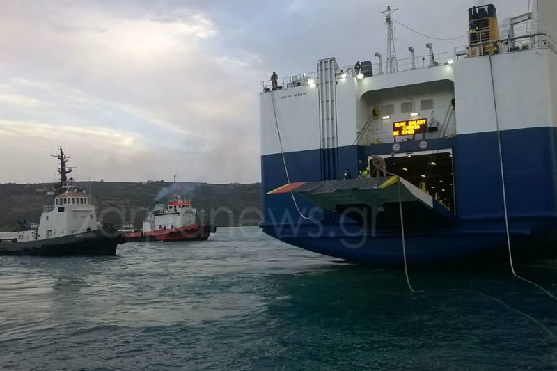 Χανιά: Με τη βοήθεια ρυμουλκών έδεσε το Blue Galaxy -Εξαιτίας των ισχυρών ανέμων [εικόνες] | iefimerida.gr 0