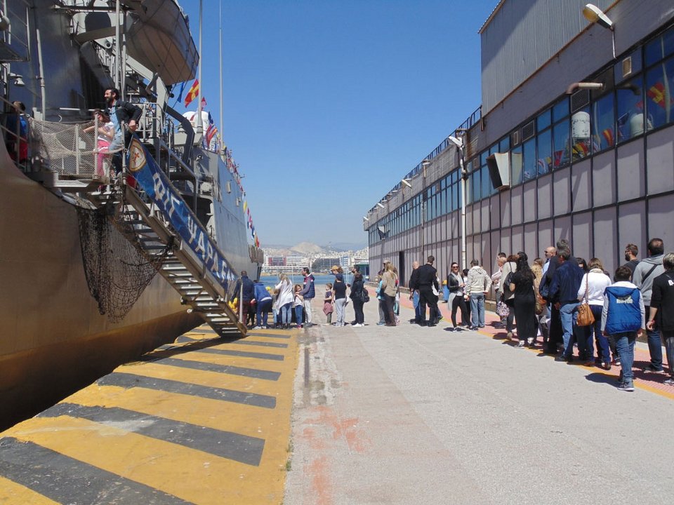Πάνω από 11.000 πολίτες επισκέφθηκαν τα πολεμικά πλοία και το υποβρύχιο του Ναυτικού [εικόνες] | iefimerida.gr 2