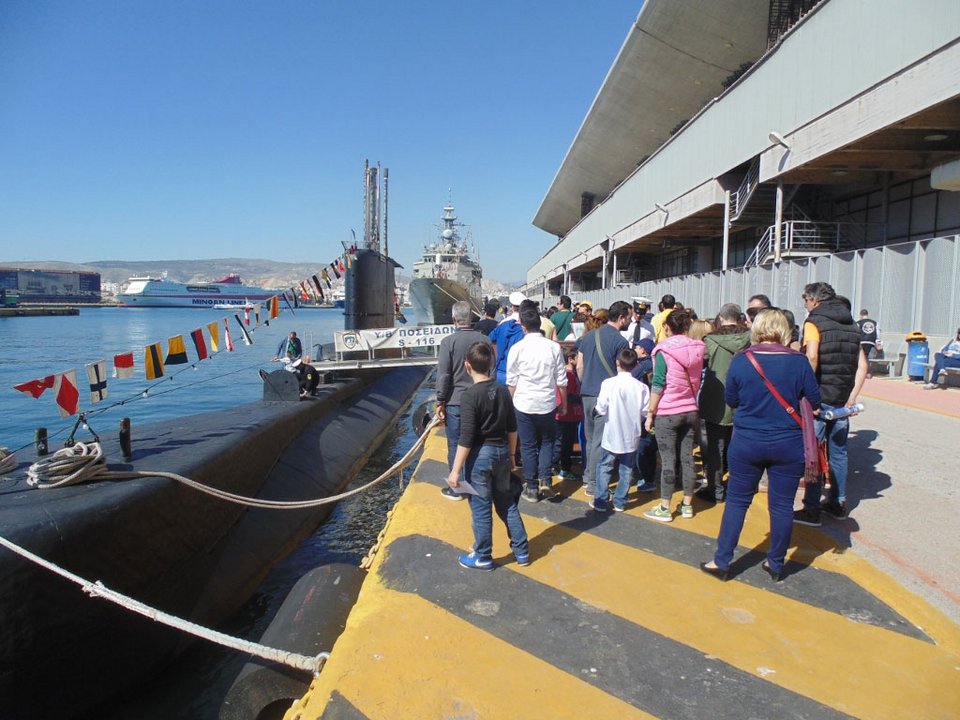Πάνω από 11.000 πολίτες επισκέφθηκαν τα πολεμικά πλοία και το υποβρύχιο του Ναυτικού [εικόνες] | iefimerida.gr 3
