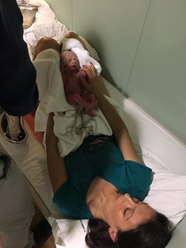 Γέννησε εν πλω -Σε πλοίο που ταξίδευε προς την Κρήτη [εικόνες] | iefimerida.gr 0