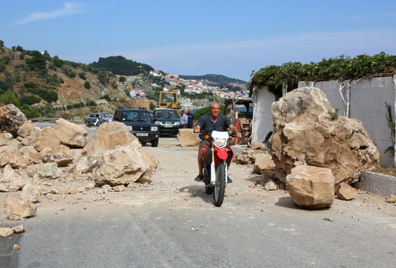Σεισμός 6,1 Ρίχτερ στη Λέσβο: Μία νεκρή -Κατέρρευσαν σπίτια [εικόνες&βίντεο] | iefimerida.gr 5