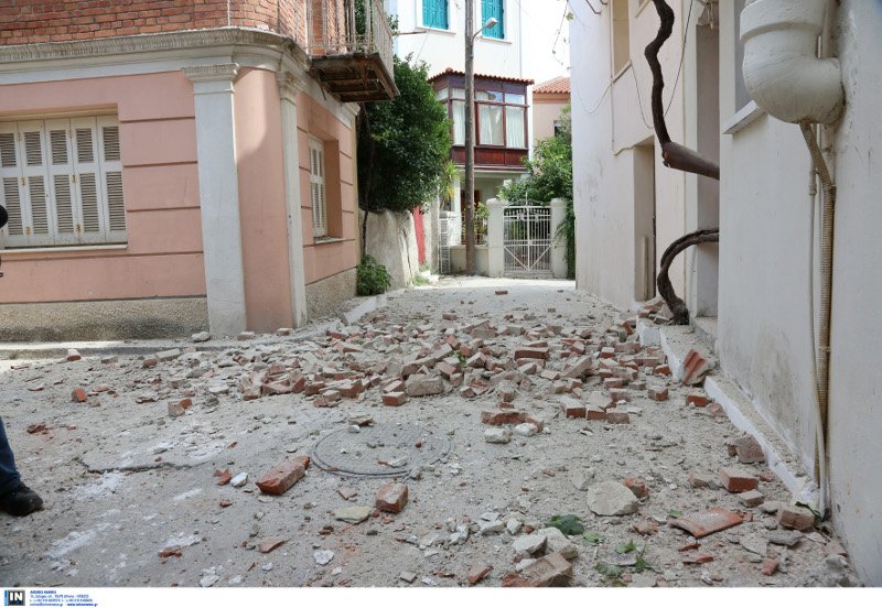 Σεισμός 6,1 Ρίχτερ στη Λέσβο: Μία νεκρή -Κατέρρευσαν σπίτια [εικόνες&βίντεο] | iefimerida.gr 19