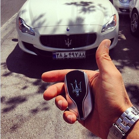 Τα πλουσιόπαιδα της Τεχεράνης προκαλούν στο Ιnstagram: Rolex, τζετ, μπικίνι, πανάκριβα αυτοκίνητα και άλλες εικόνες που ξενίζουν  [εικόνες] | iefimerida.gr 11