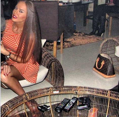 Τα πλουσιόπαιδα της Τεχεράνης προκαλούν στο Ιnstagram: Rolex, τζετ, μπικίνι, πανάκριβα αυτοκίνητα και άλλες εικόνες που ξενίζουν  [εικόνες] | iefimerida.gr 12