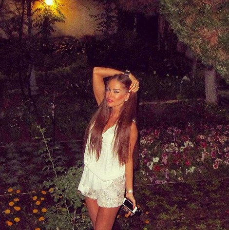 Τα πλουσιόπαιδα της Τεχεράνης προκαλούν στο Ιnstagram: Rolex, τζετ, μπικίνι, πανάκριβα αυτοκίνητα και άλλες εικόνες που ξενίζουν  [εικόνες] | iefimerida.gr 31