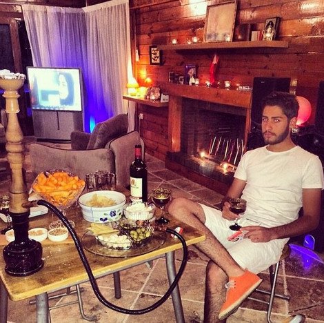 Τα πλουσιόπαιδα της Τεχεράνης προκαλούν στο Ιnstagram: Rolex, τζετ, μπικίνι, πανάκριβα αυτοκίνητα και άλλες εικόνες που ξενίζουν  [εικόνες] | iefimerida.gr 2