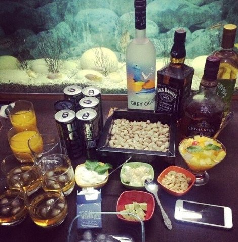 Τα πλουσιόπαιδα της Τεχεράνης προκαλούν στο Ιnstagram: Rolex, τζετ, μπικίνι, πανάκριβα αυτοκίνητα και άλλες εικόνες που ξενίζουν  [εικόνες] | iefimerida.gr 26