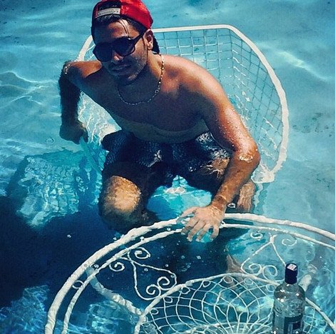 Τα πλουσιόπαιδα της Τεχεράνης προκαλούν στο Ιnstagram: Rolex, τζετ, μπικίνι, πανάκριβα αυτοκίνητα και άλλες εικόνες που ξενίζουν  [εικόνες] | iefimerida.gr 5