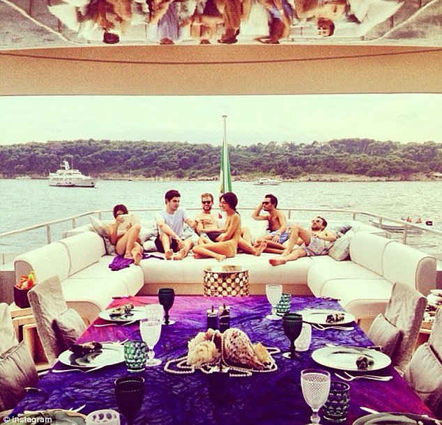 Τα προκλητικά πλουσιόπαιδα του Instagram ξαναχτυπούν – Σεξ, ναρκωτικά και παιχνίδια εξουσίας σε μια ηλικία που «ξενίζει» [εικόνες]  | iefimerida.gr 3