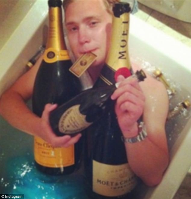 Τα προκλητικά πλουσιόπαιδα του Instagram ξαναχτυπούν – Σεξ, ναρκωτικά και παιχνίδια εξουσίας σε μια ηλικία που «ξενίζει» [εικόνες]  | iefimerida.gr 7