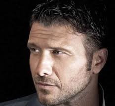 Γιατί καλλιτέχνες και αθλητές φλερτάρουν με το ναζισμό:  δόξα, χρήμα, αναγνωρισιμότητα [εικόνες] | iefimerida.gr 2