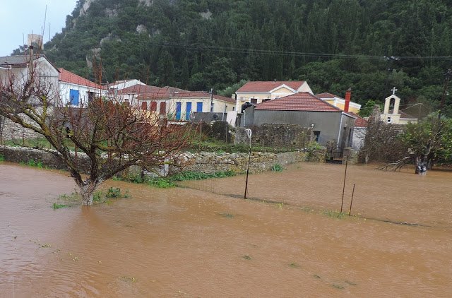 Eντονα καιρικά φαινόμενα στο Ιόνιο -Χιονίζει στην Αιτωλοακαρνανία | iefimerida.gr 11