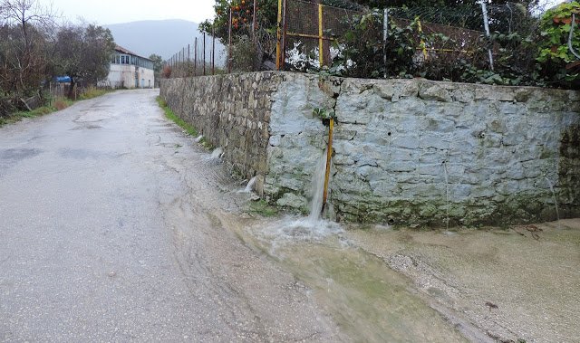 Eντονα καιρικά φαινόμενα στο Ιόνιο -Χιονίζει στην Αιτωλοακαρνανία | iefimerida.gr 1