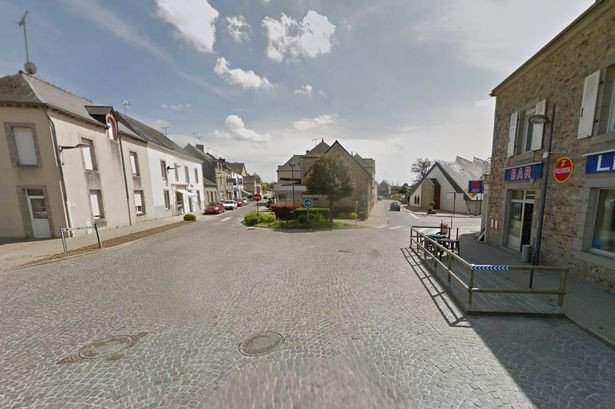 Συγκινητικό: 5χρονος έσωσε τον πατέρα του από έμφραγμα -Εψαχνε με το ποδήλατο του για βοήθεια υπό καταρρακτώδη βροχή [εικόνες]  | iefimerida.gr 1